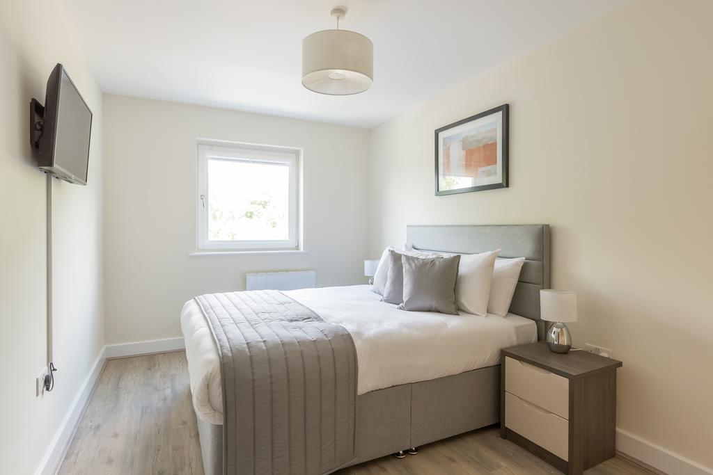 House Of Fisher- Solstice House Apartments Farnborough  Dış mekan fotoğraf