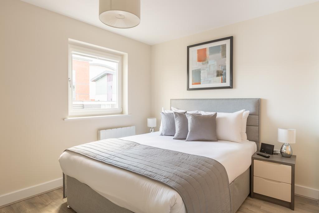 House Of Fisher- Solstice House Apartments Farnborough  Dış mekan fotoğraf